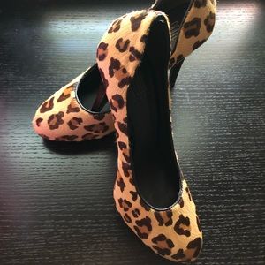 PELLE MODA LEOPARD ANIMAL PRINT PUMPS HEELS 7.5
